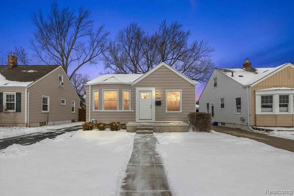 852 Cambridge Road Berkley, MI 48072 - Photo 1 of 33 Gallery Image 1