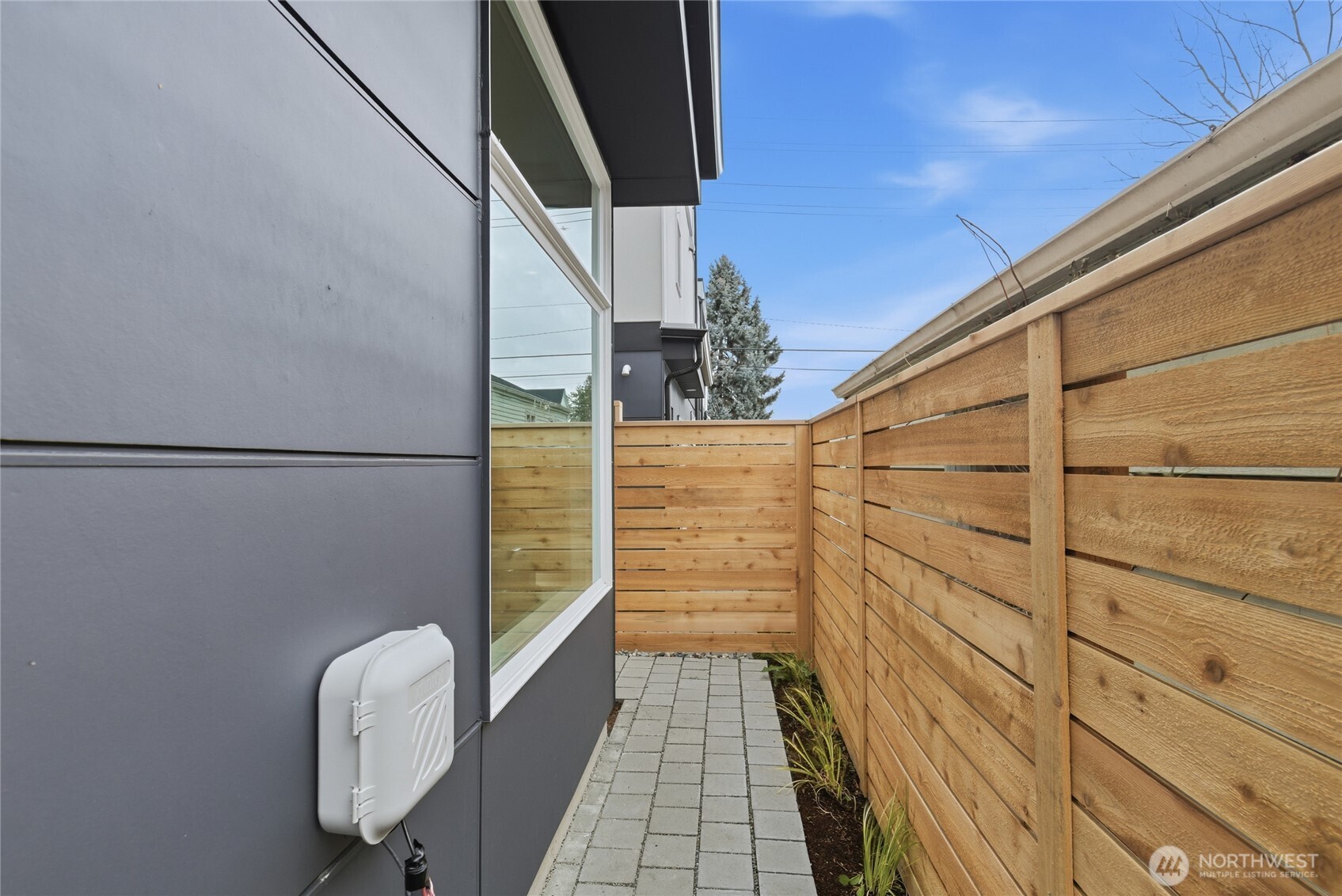 805 South Sullivan Street Seattle, WA 98108 - Photo 16 of 20 a balcony with view of a bathroom