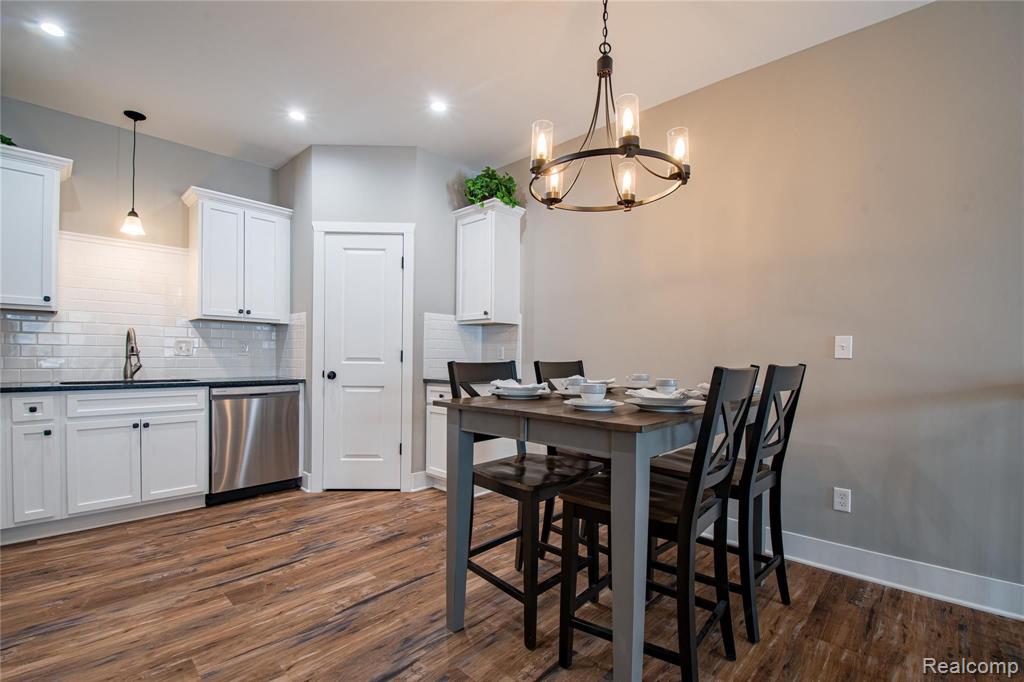 910 East Clinton Street Howell, MI 48843 - Photo 4 of 12
