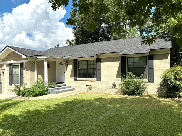 $2,400 | 3835 Hawick Lane, Dallas, TX 75220