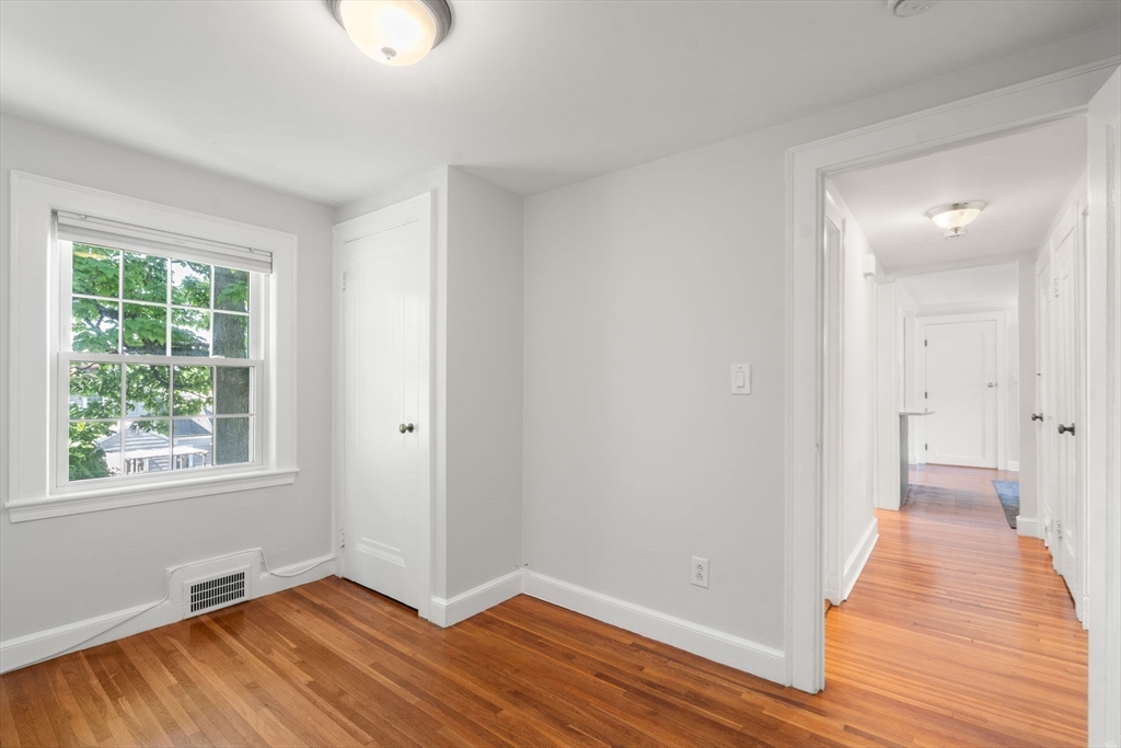 32 Grosvenor Road Waltham, MA 02453 - Photo 14 of 39