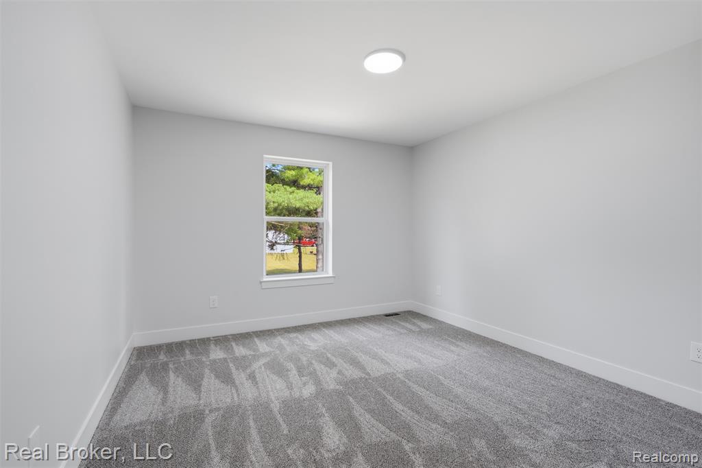 9400 Roland Brighton, MI 48116 - Photo 26 of 41 Gallery Image 26