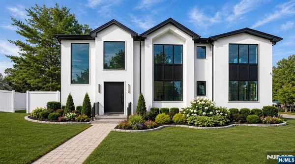 $2,699,995 | 673 Cambridge Road, Paramus, NJ 07652
