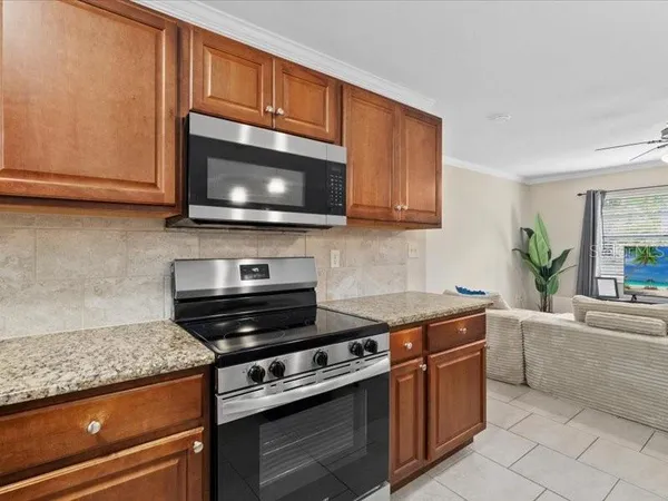 $3,350 | 2226 Fairfield Avenue, Sarasota, FL 34232