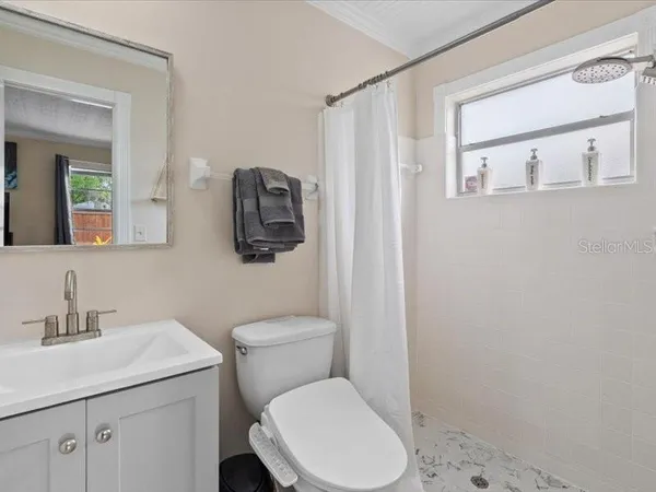 $3,350 | 2226 Fairfield Avenue, Sarasota, FL 34232