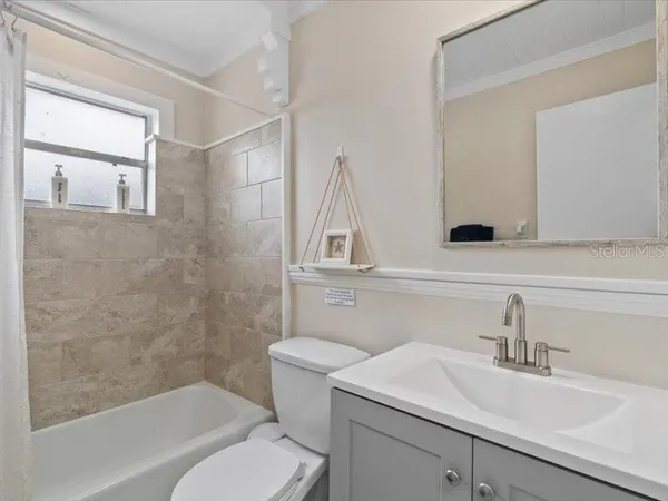 $3,350 | 2226 Fairfield Avenue, Sarasota, FL 34232