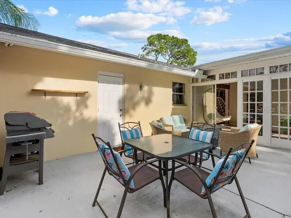 $3,350 | 2226 Fairfield Avenue, Sarasota, FL 34232