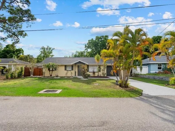 $3,350 | 2226 Fairfield Avenue, Sarasota, FL 34232