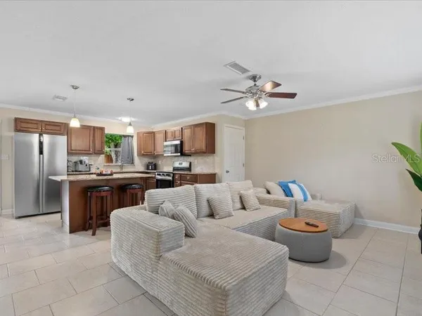 $3,350 | 2226 Fairfield Avenue, Sarasota, FL 34232