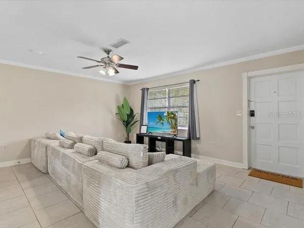 $3,350 | 2226 Fairfield Avenue, Sarasota, FL 34232