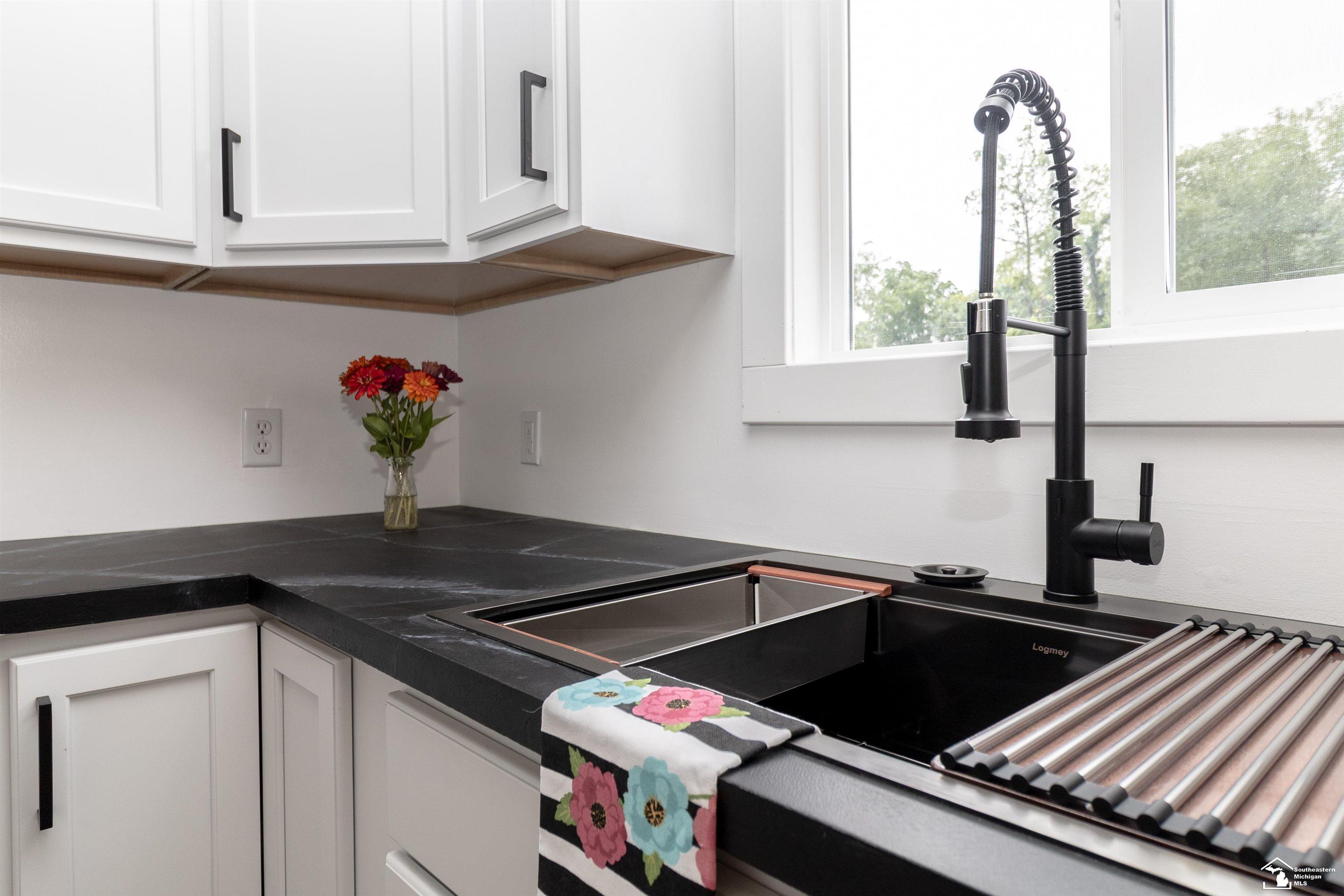 5106 Wells Road Petersburg, MI 49270 - Photo 17 of 30 Kitchen