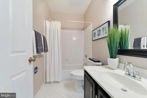 $2,250 | 1843 Mintwood Place Northwest, Unit 102, Washington, DC 20009