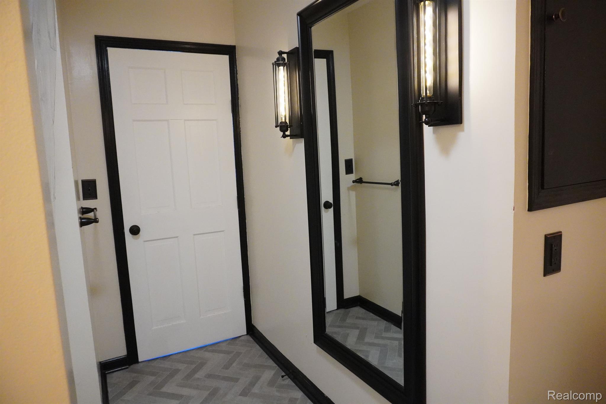 2497 Covert Road Burton, MI 48509 - Photo 11 of 26 Gallery Image 11