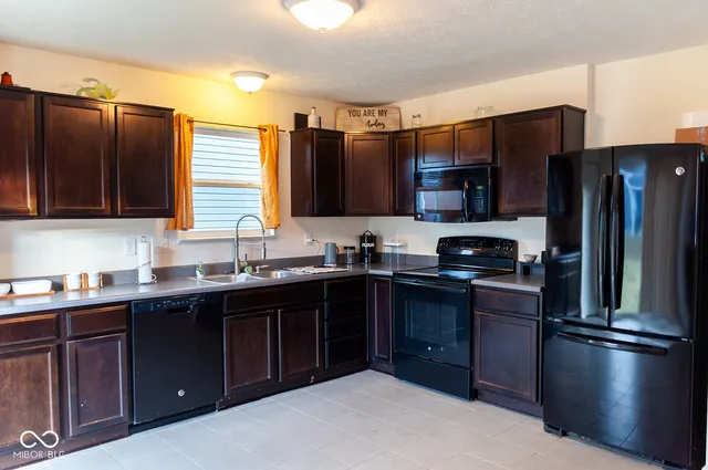 $305,000 | 2478 Cedarmill Drive, Franklin, IN 46131