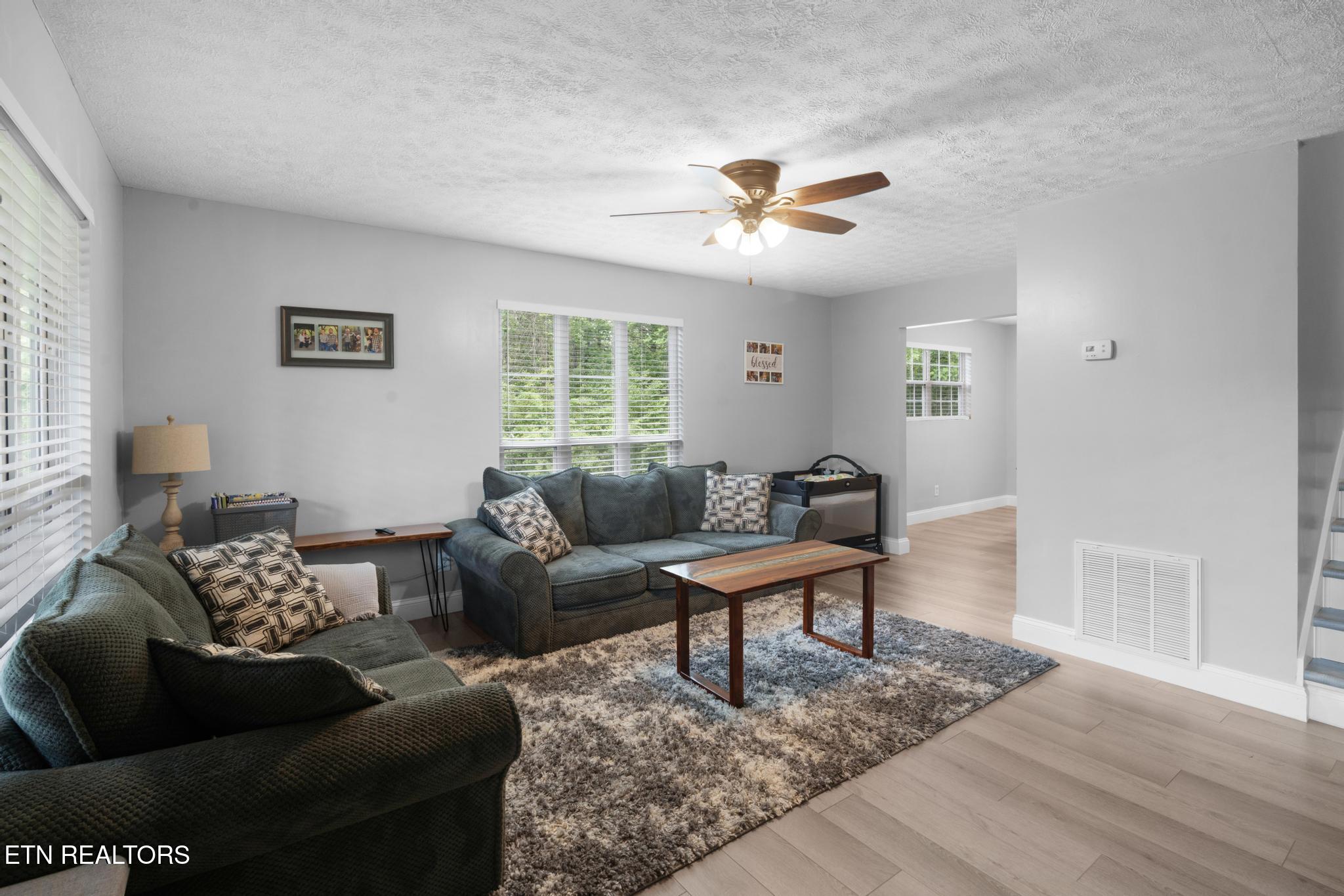 133 Mj Sheldon Road Harriman, TN 37748 - Photo 3 of 44 Living Room