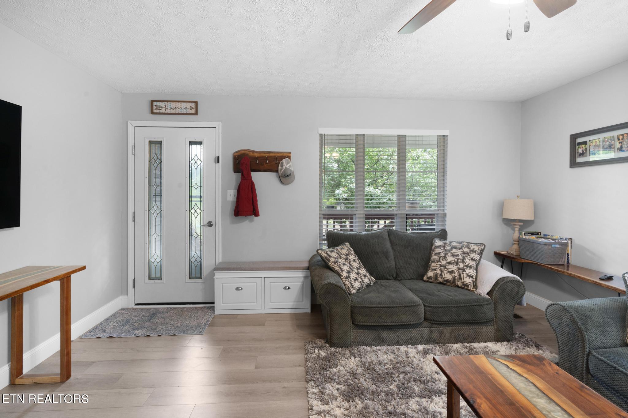 133 Mj Sheldon Road Harriman, TN 37748 - Photo 4 of 44 Living Room