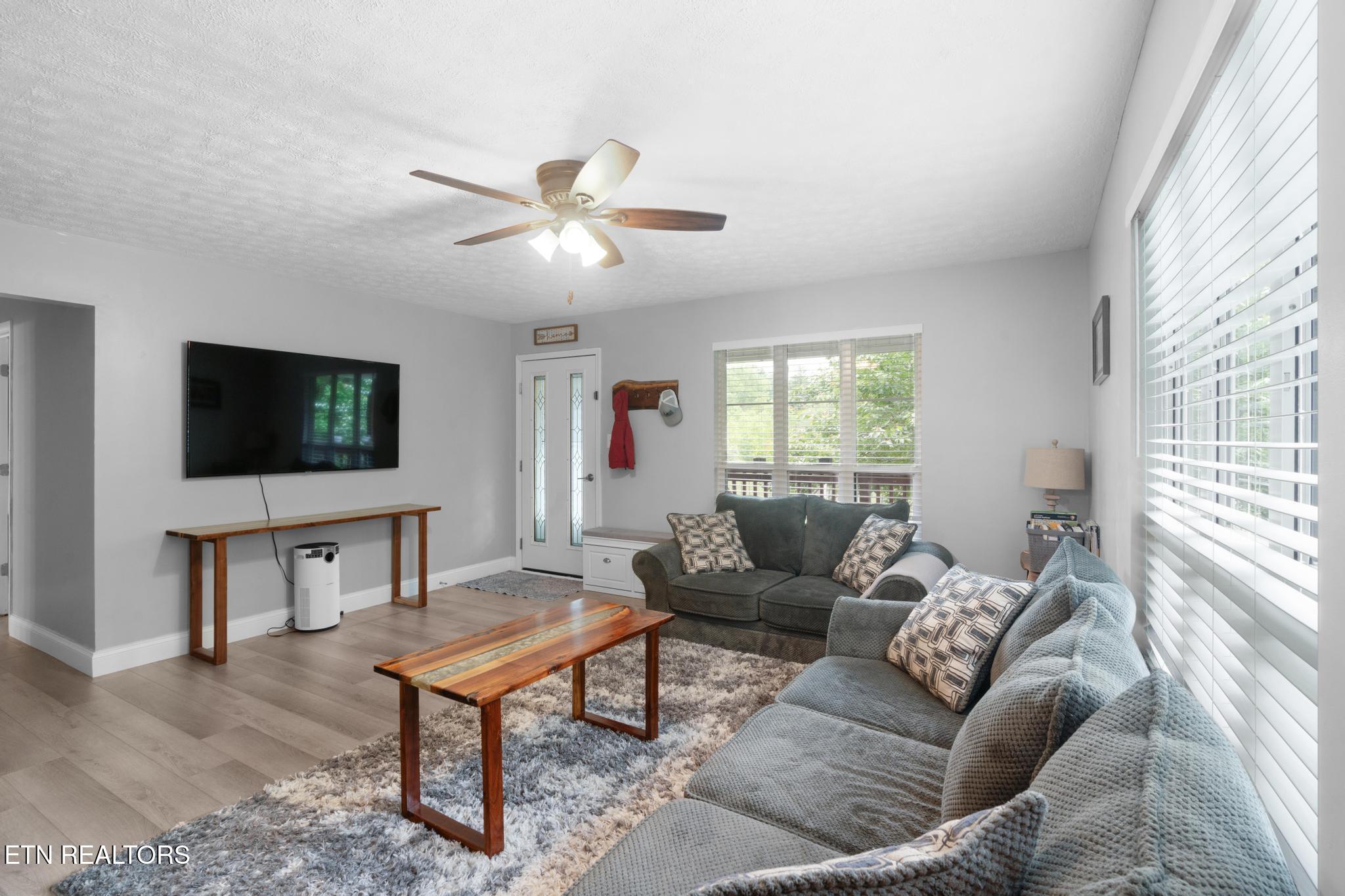 133 Mj Sheldon Road Harriman, TN 37748 - Photo 5 of 44 Living Room