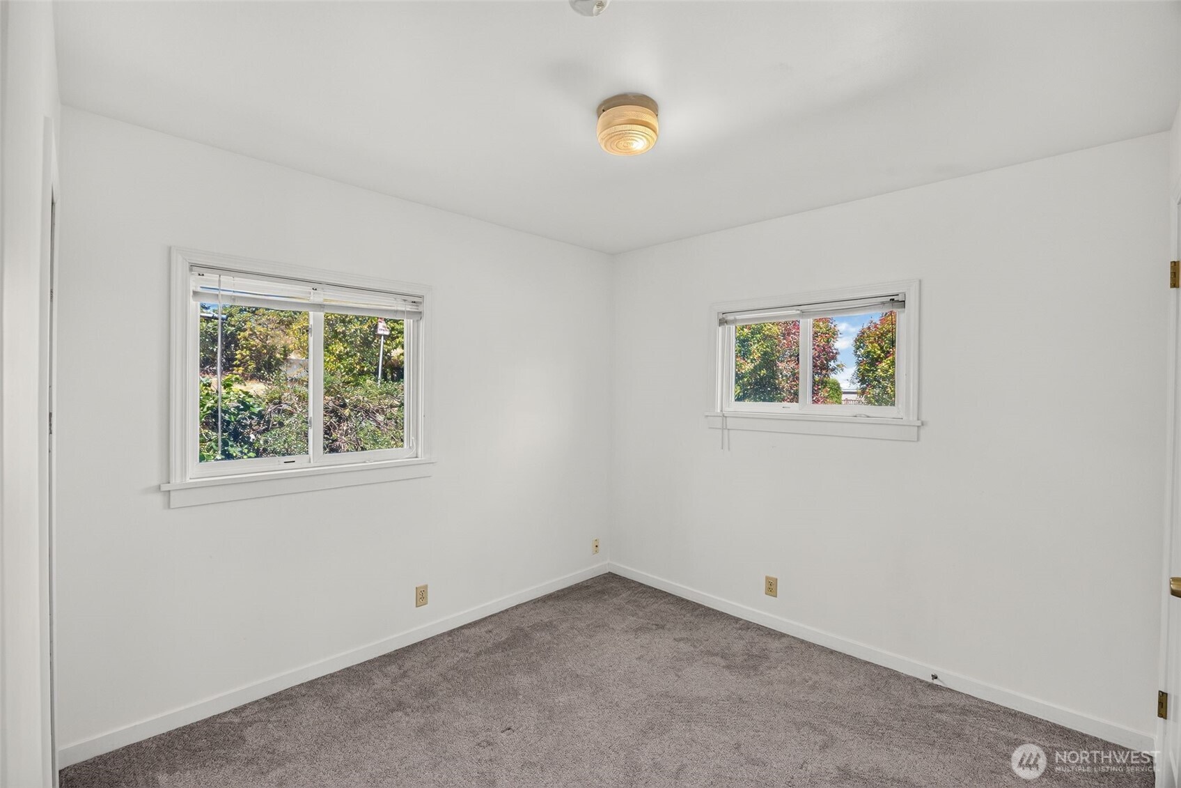 4417 Seahurst Avenue Everett, WA 98203 - Photo 21 of 30