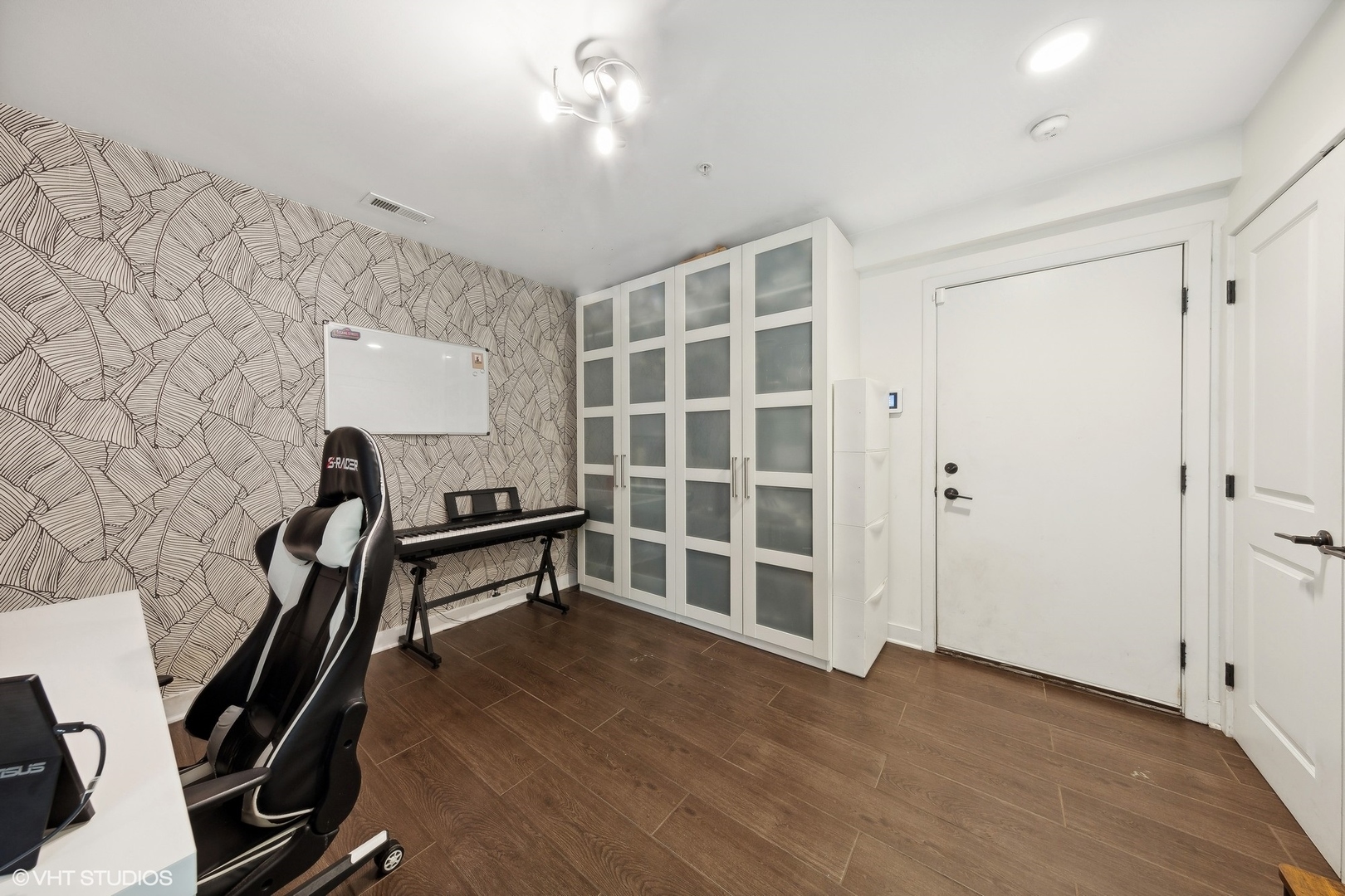 1244 West Monroe Street, Unit 6 Chicago, IL 60607 - Photo 14 of 21 an empty room with windows