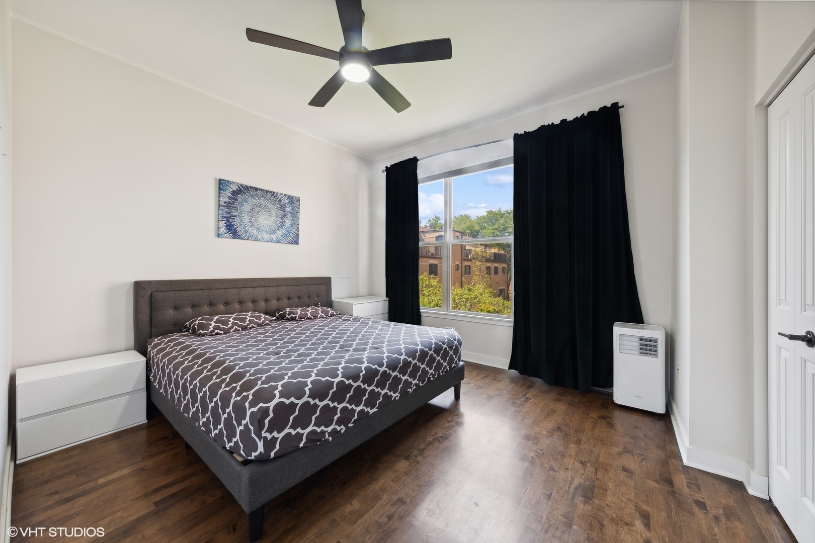 1244 West Monroe Street, Unit 6 Chicago, IL 60607 - Photo 8 of 21 a bedroom with a bed and a window