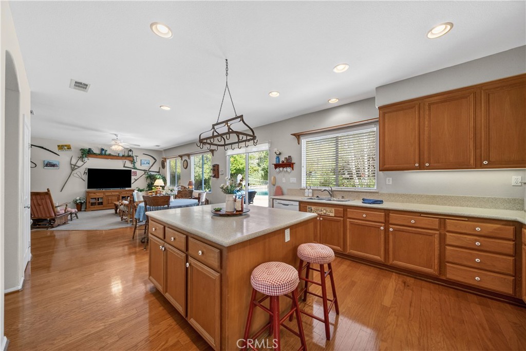22262 Trinity Place Saugus, CA 91390 - Photo 34 of 76 Kitchen