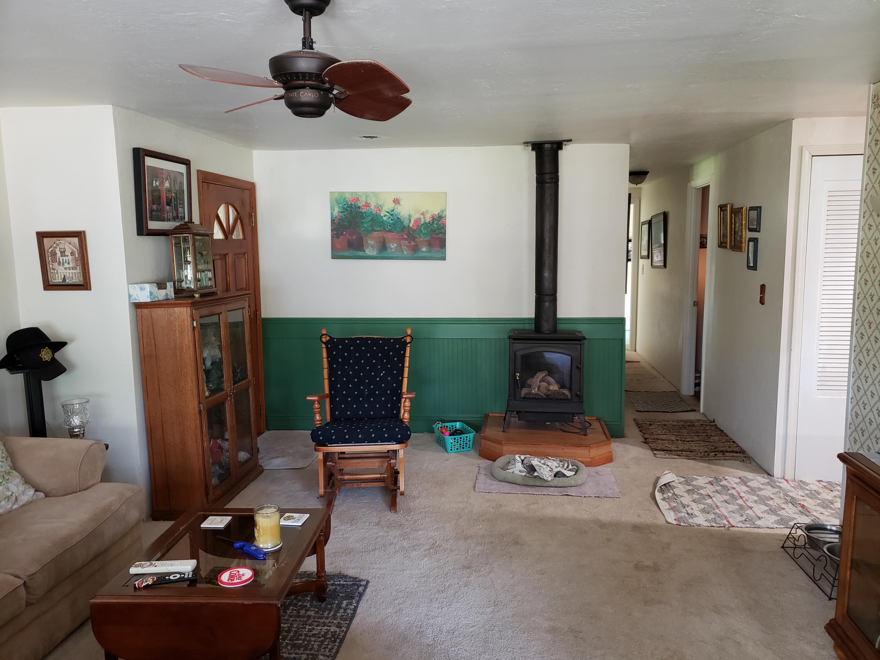 6363 Harold Road Central Point, OR 97502 - Photo 5 of 37 20260424_172640