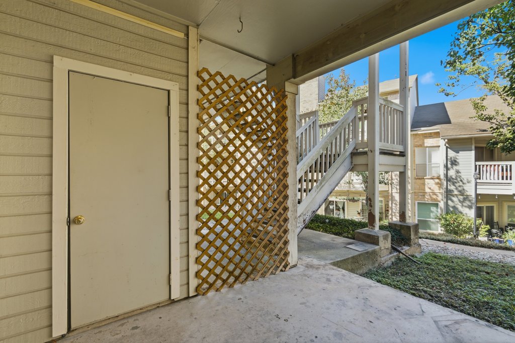 2450 Wickersham Lane, Unit 1006 Austin, TX 78741 - Photo 25 of 27 a view of entryway with a street