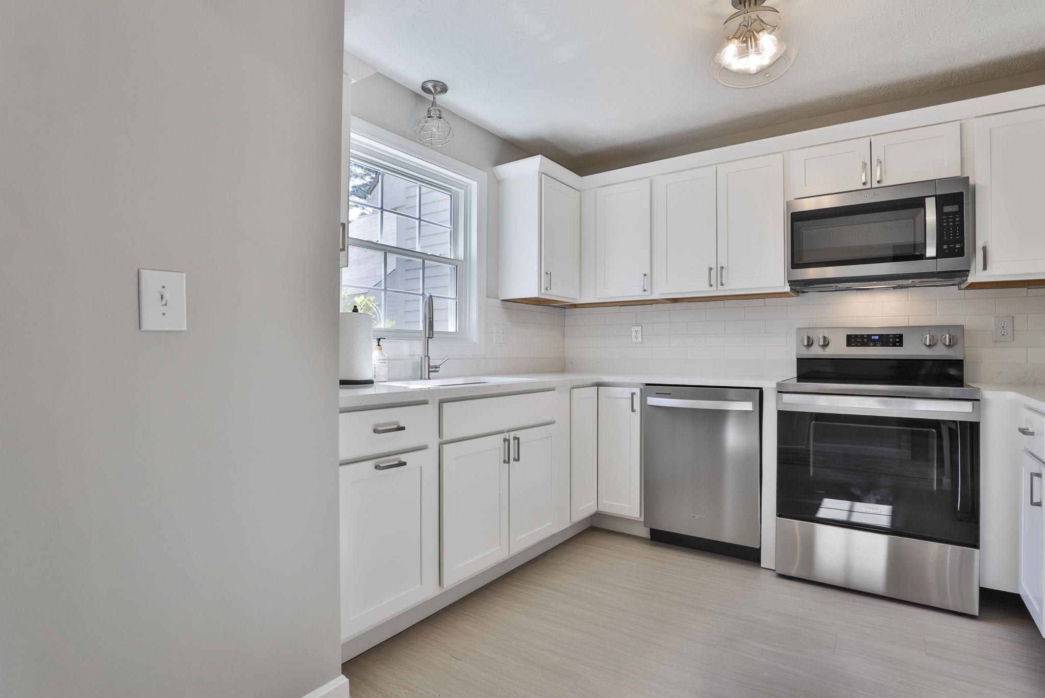 6 Veterans Road, Unit 15 Amherst, NH 03031 - Photo 11 of 36