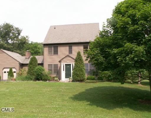 433 Kent Cornwall Road, Unit 29 Kent, CT 06757 - Photo 1 of 1 a front view of a house with a garden