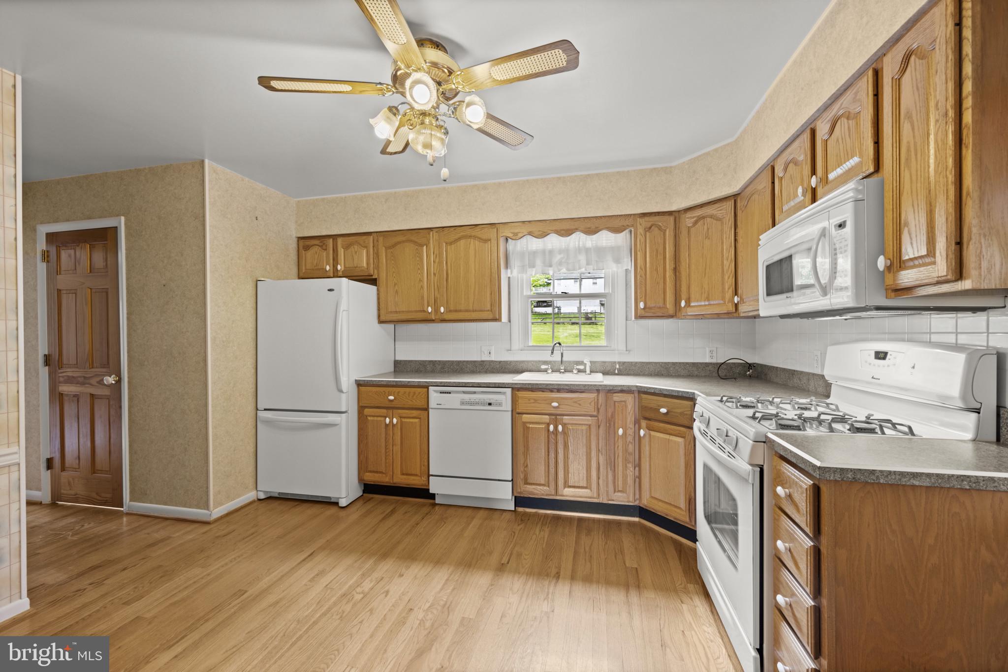 4034 High Point Road Ellicott City, MD 21042 - Photo 11 of 38 Kitchen