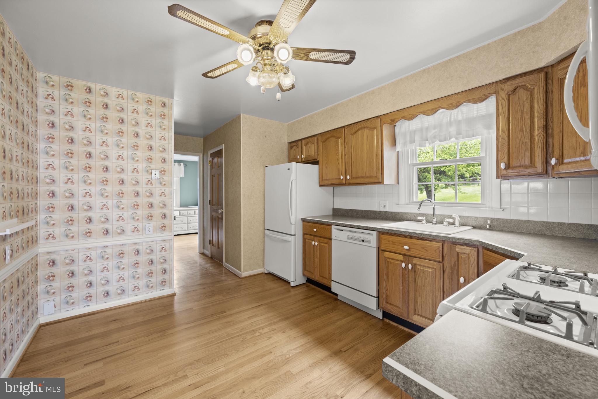 4034 High Point Road Ellicott City, MD 21042 - Photo 12 of 38 Kitchen