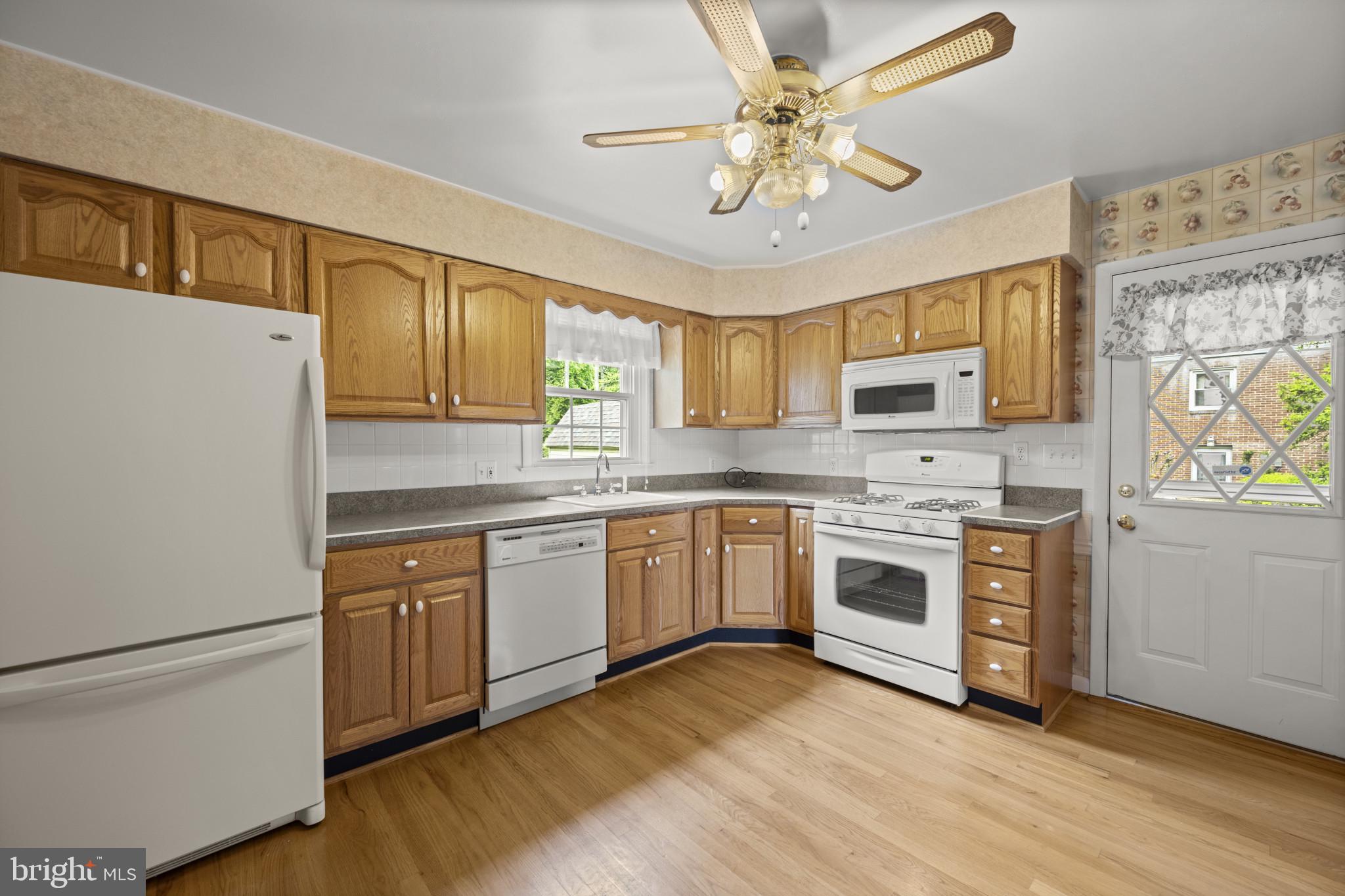 4034 High Point Road Ellicott City, MD 21042 - Photo 10 of 38 Kitchen