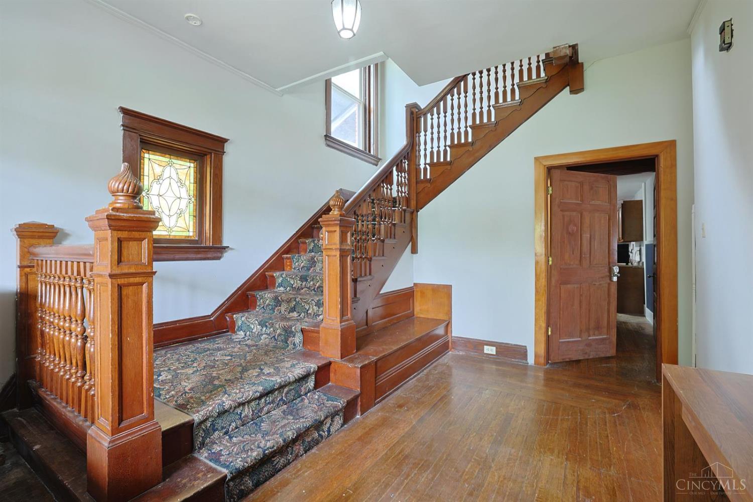 448 Riddle Road Cincinnati, OH 45220 - Photo 6 of 49