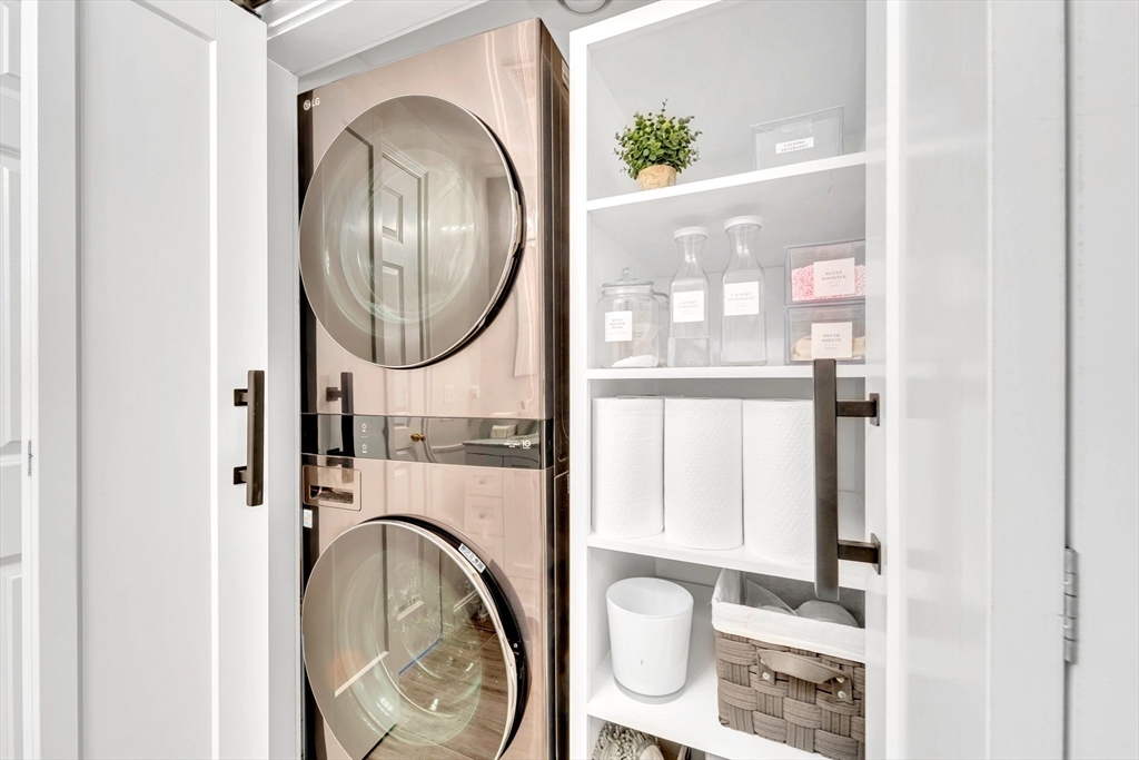 47 Fenwick Circle Methuen, MA 01844 - Photo 20 of 42 a view of a bedroom with washer and dryer