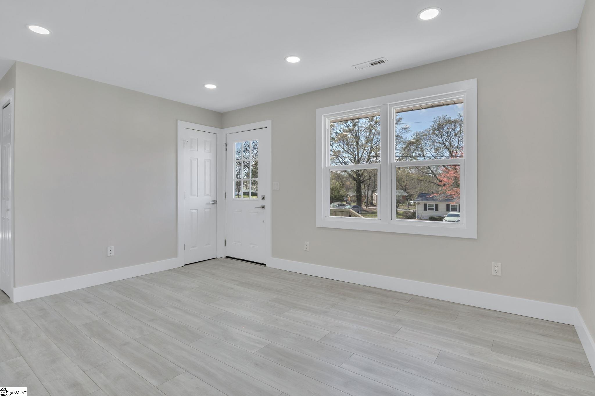 116 East Belvedere Road Greenville, SC 29605 - Photo 5 of 31 Gallery Image 5