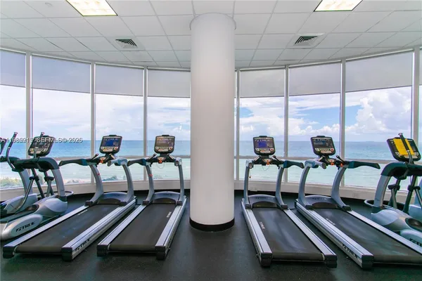 $3,800 | 6365 Collins Avenue, Unit 806, Miami Beach, FL 33141