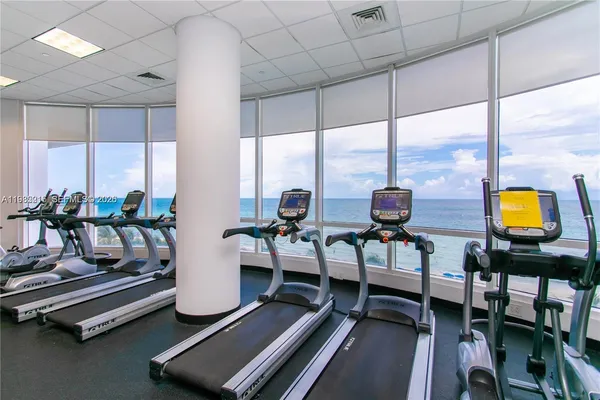 $3,800 | 6365 Collins Avenue, Unit 806, Miami Beach, FL 33141