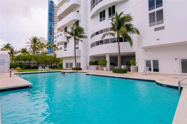 $3,800 | 6365 Collins Avenue, Unit 806, Miami Beach, FL 33141