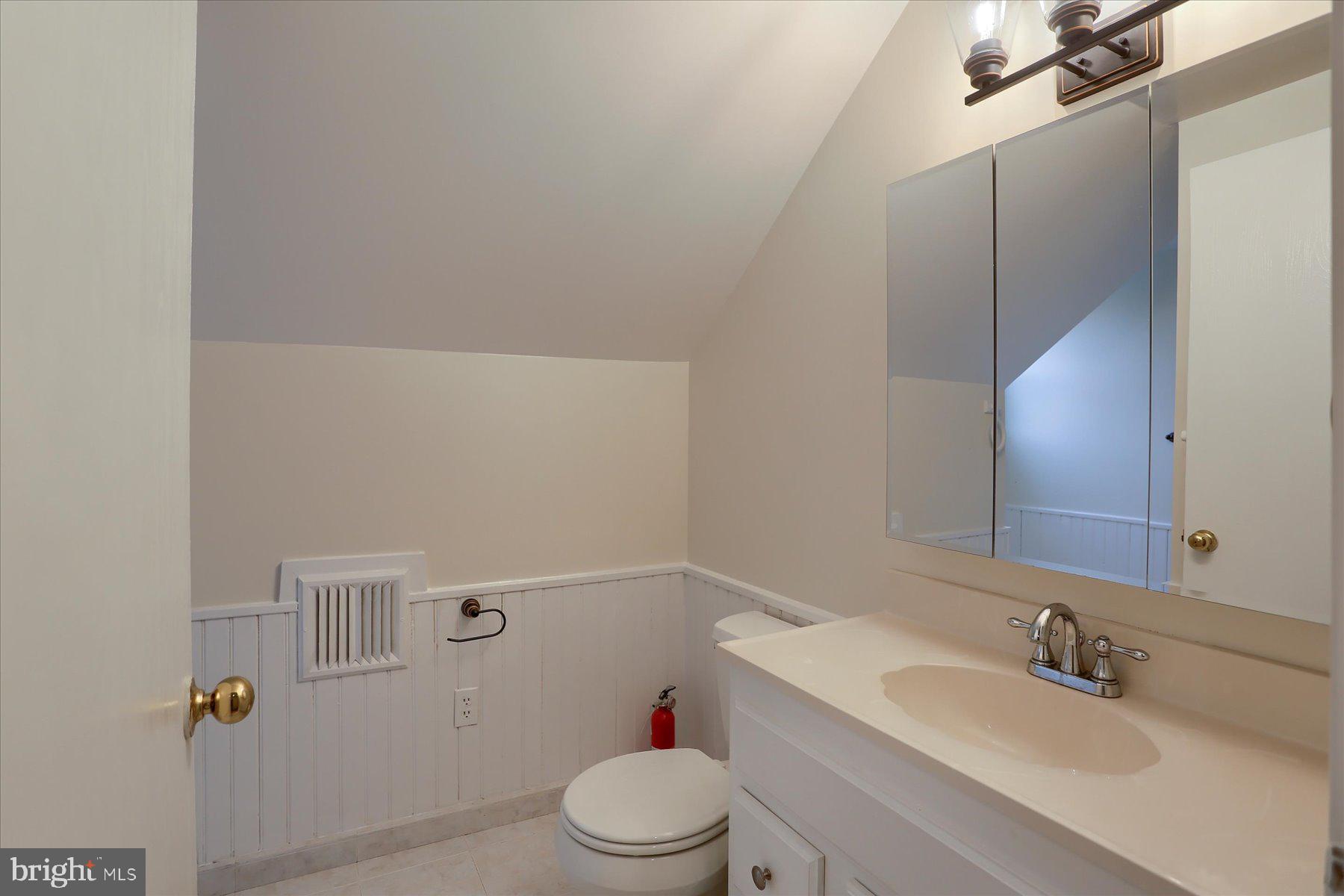 1795 Wilderness Road Lancaster, PA 17603 - Photo 21 of 36 2nd Bathroom-2nd Floor