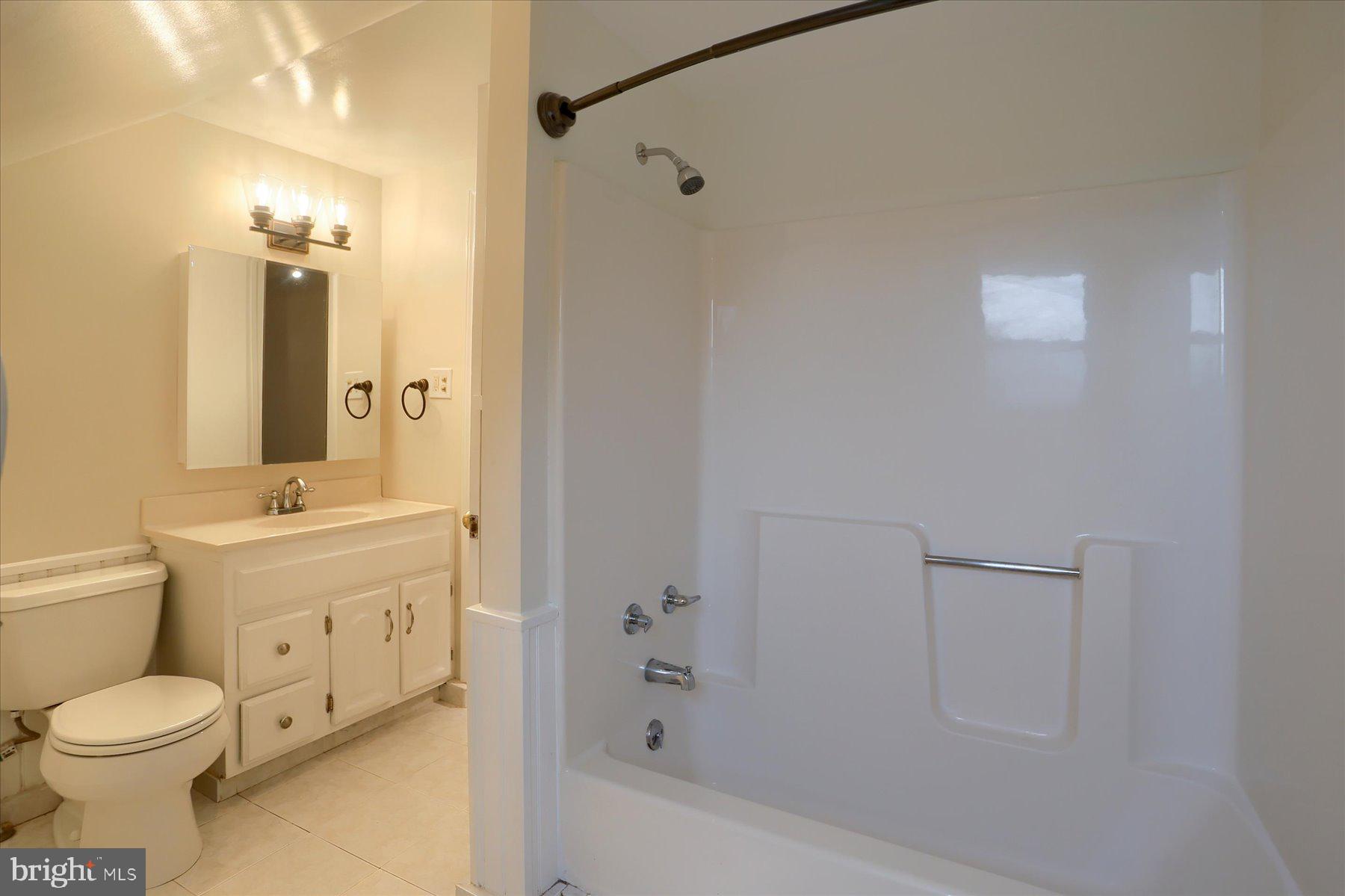 1795 Wilderness Road Lancaster, PA 17603 - Photo 23 of 36 2nd Bathroom-2nd Floor