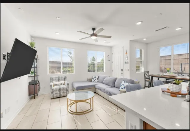 $399,900 | 5301 East Commerce Way, Unit 56101, Sacramento, CA 95835