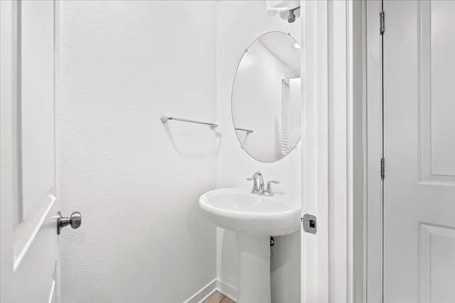 $399,900 | 5301 East Commerce Way, Unit 56101, Sacramento, CA 95835