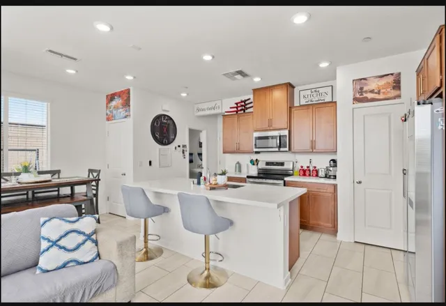 $399,900 | 5301 East Commerce Way, Unit 56101, Sacramento, CA 95835