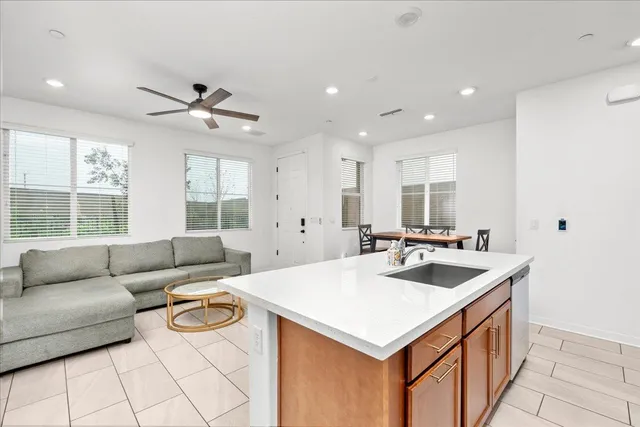 $399,900 | 5301 East Commerce Way, Unit 56101, Sacramento, CA 95835