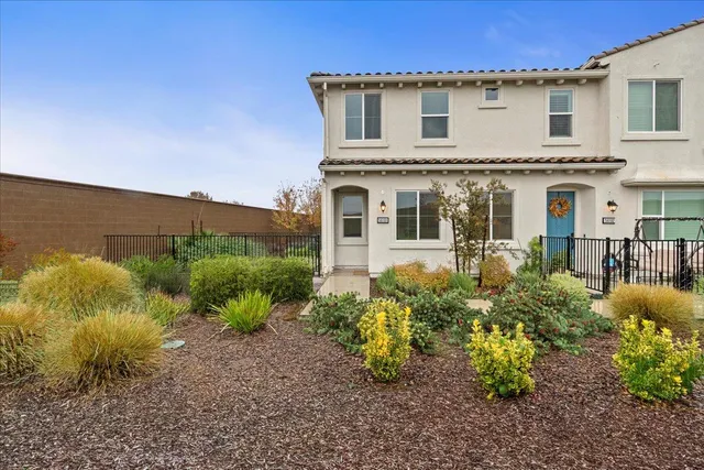 $399,900 | 5301 East Commerce Way, Unit 56101, Sacramento, CA 95835