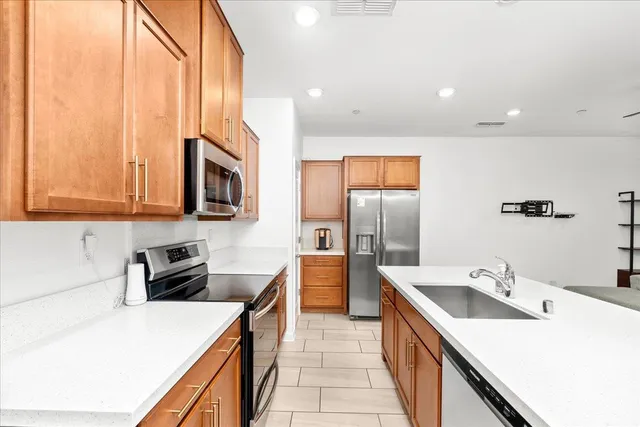 $399,900 | 5301 East Commerce Way, Unit 56101, Sacramento, CA 95835