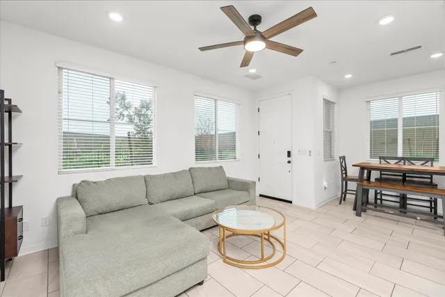 $399,900 | 5301 East Commerce Way, Unit 56101, Sacramento, CA 95835