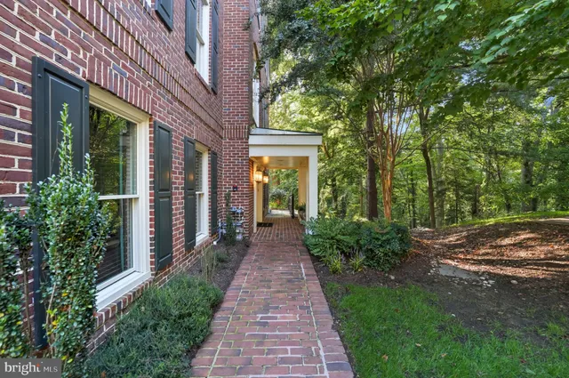 $1,825,000 | 2124 21st Road North, Arlington, VA 22201