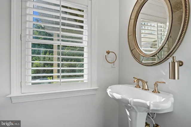 $1,825,000 | 2124 21st Road North, Arlington, VA 22201