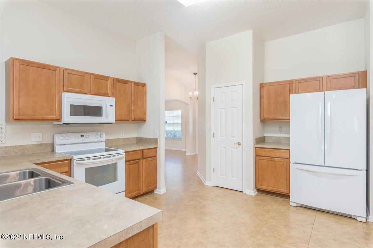 11726 Raindrop Road Jacksonville, FL 32219 - Photo 11 of 36 kitchen
